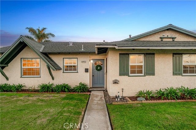 5082 Edinger Avenue, Huntington Beach, CA 92649