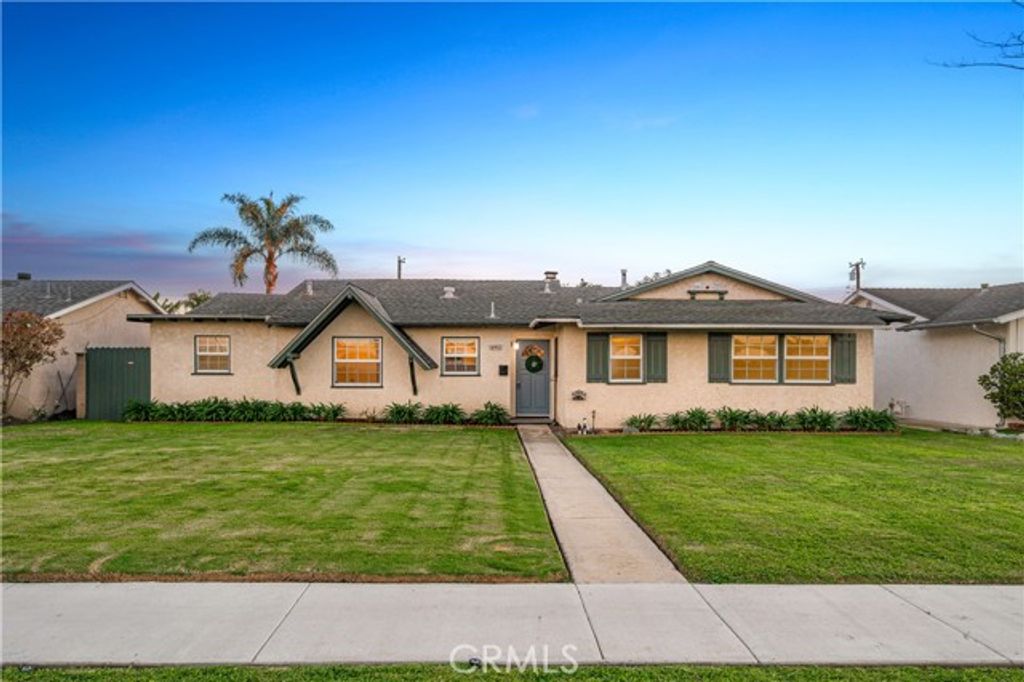 5082 Edinger Avenue, Huntington Beach, CA 92649