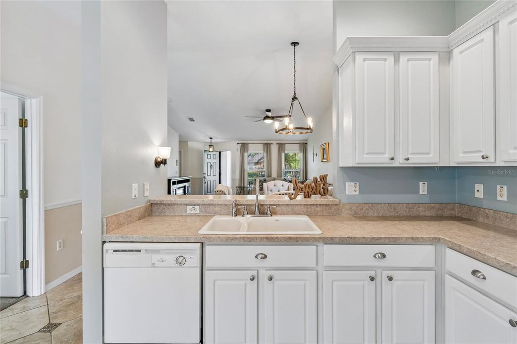 Image 11 of property listing at 213 GRAND CANAL DR, Poinciana, FL 34759