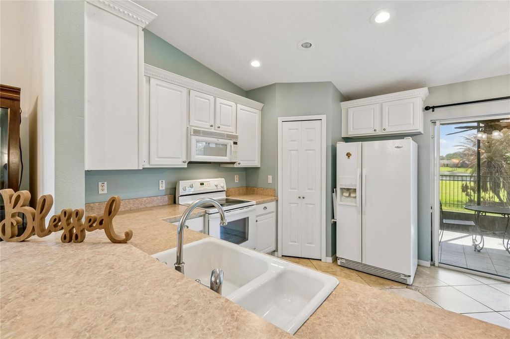 Image 12 of property listing at 213 GRAND CANAL DR, Poinciana, FL 34759