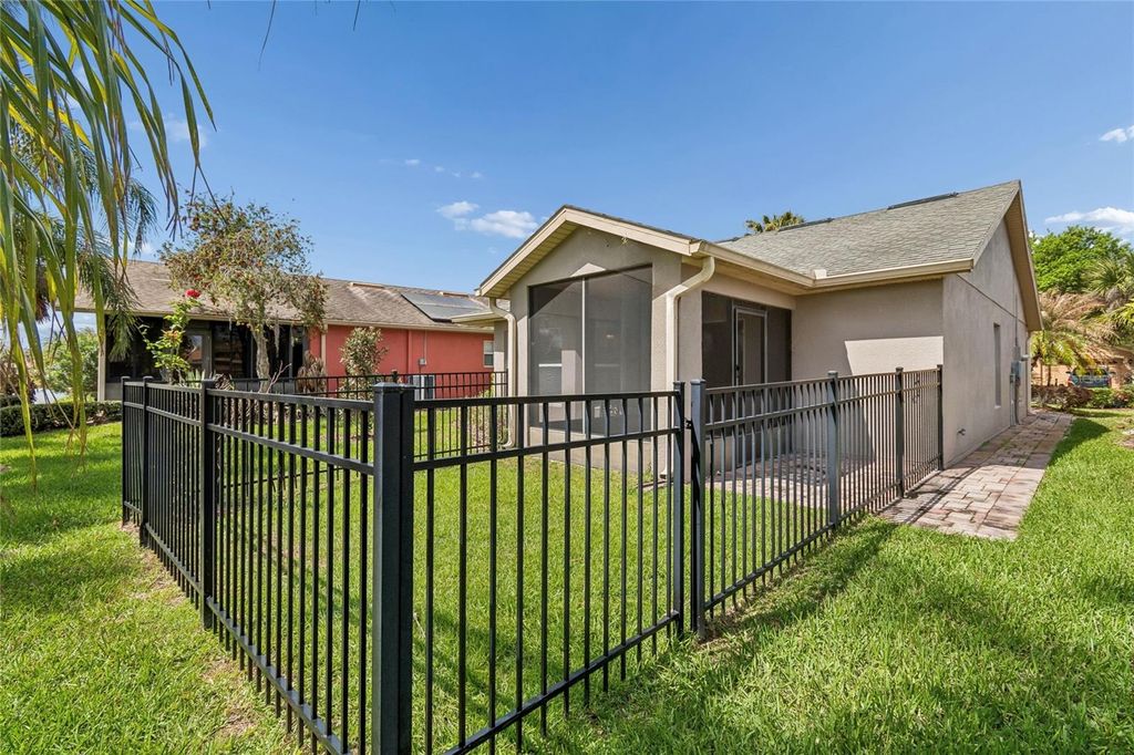 Image 33 of property listing at 213 GRAND CANAL DR, Poinciana, FL 34759