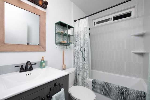 822 Laurelwood Ct, San Marcos, CA 92069