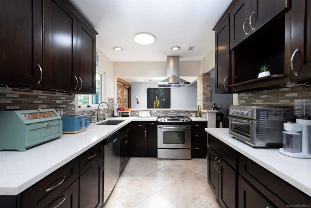 822 Laurelwood Ct, San Marcos, CA 92069