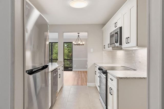 234 Nesmith St 24, Lowell, MA 01852
