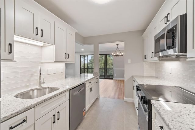 234 Nesmith St 24, Lowell, MA 01852