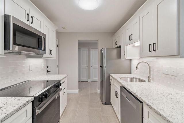 234 Nesmith St 24, Lowell, MA 01852