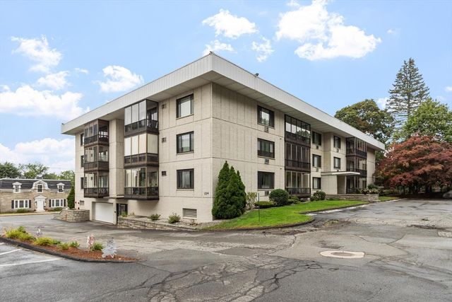 234 Nesmith St 24, Lowell, MA 01852