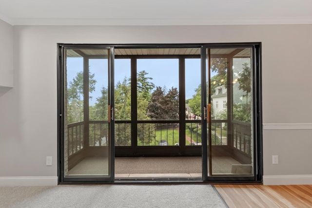 234 Nesmith St 24, Lowell, MA 01852