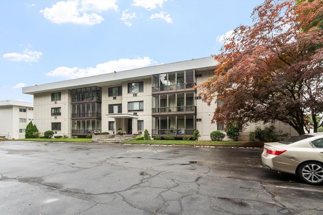 234 Nesmith St 24, Lowell, MA 01852