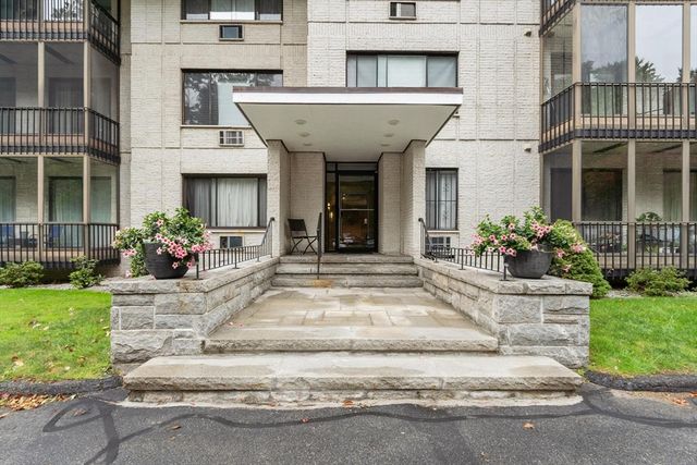 234 Nesmith St 24, Lowell, MA 01852