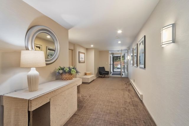 234 Nesmith St 24, Lowell, MA 01852