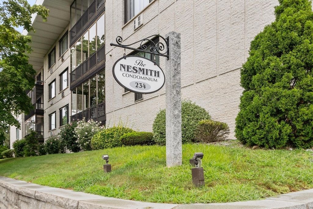 234 Nesmith St 24, Lowell, MA 01852