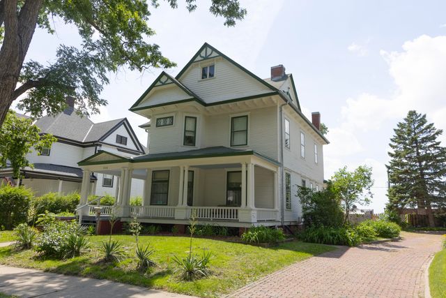 216 BLUFF Street, Council Bluffs, IA 51503