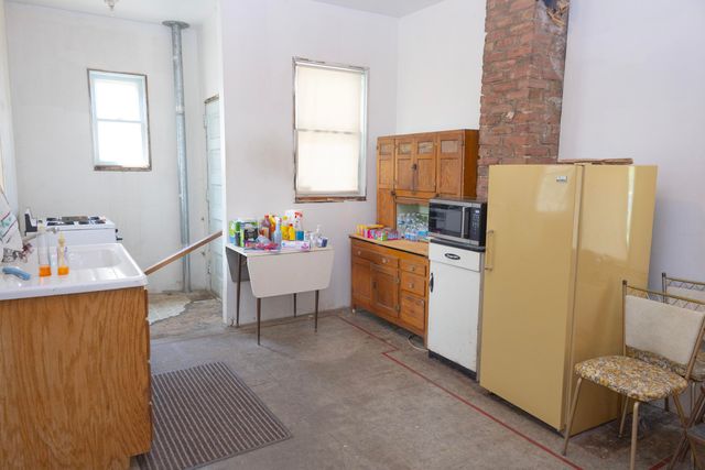 216 BLUFF Street, Council Bluffs, IA 51503