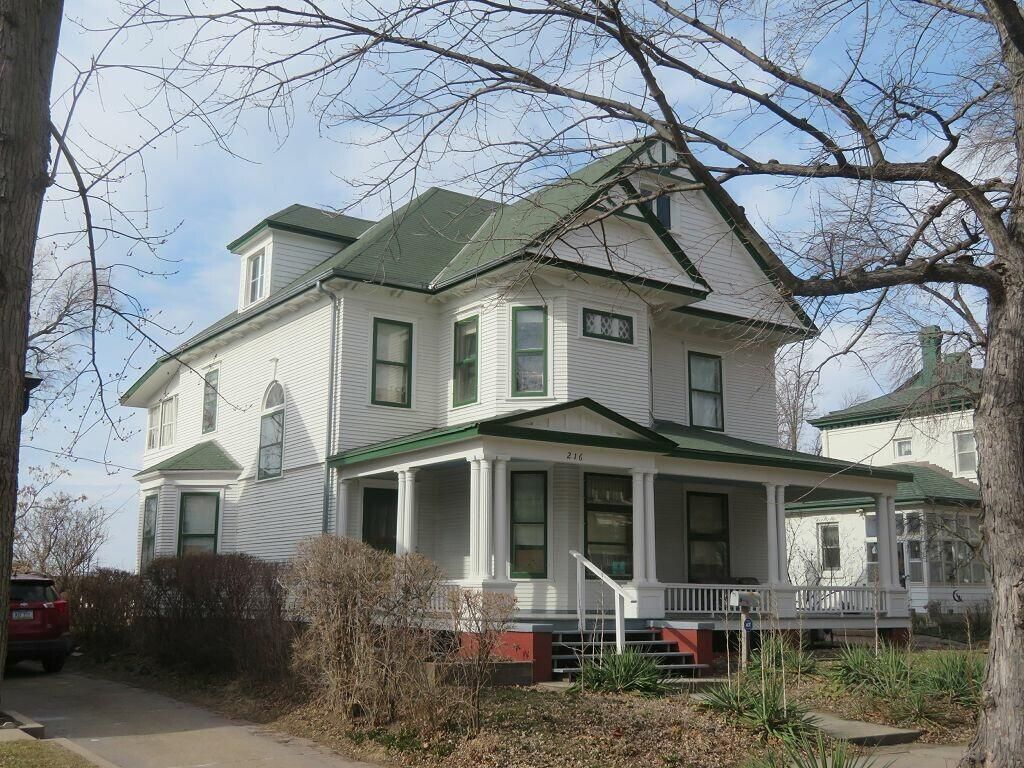 216 BLUFF Street, Council Bluffs, IA 51503