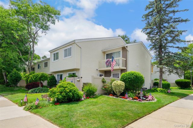 230 Springmeadow Drive M, Holbrook, NY 11741