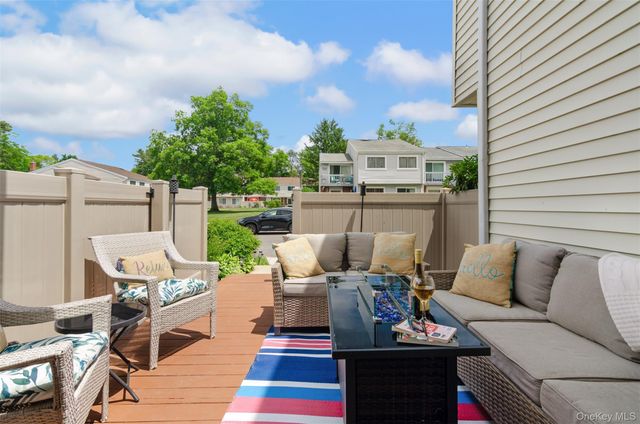 230 Springmeadow Drive M, Holbrook, NY 11741