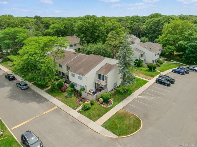 230 Springmeadow Drive M, Holbrook, NY 11741