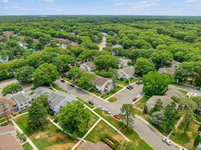 230 Springmeadow Drive M, Holbrook, NY 11741