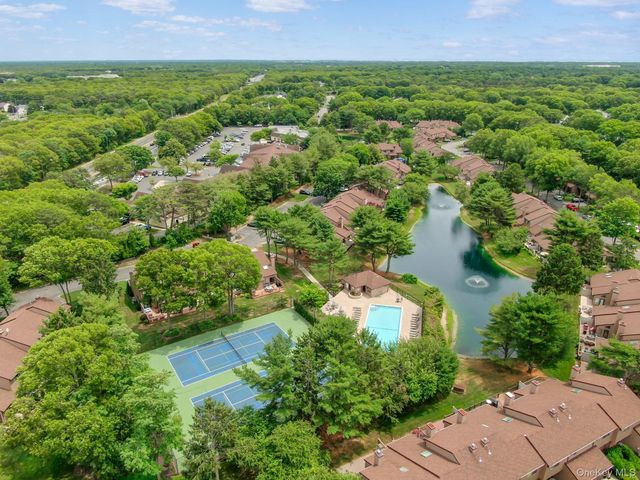 230 Springmeadow Drive M, Holbrook, NY 11741
