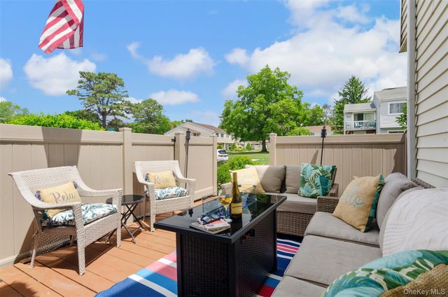 230 Springmeadow Drive M, Holbrook, NY 11741
