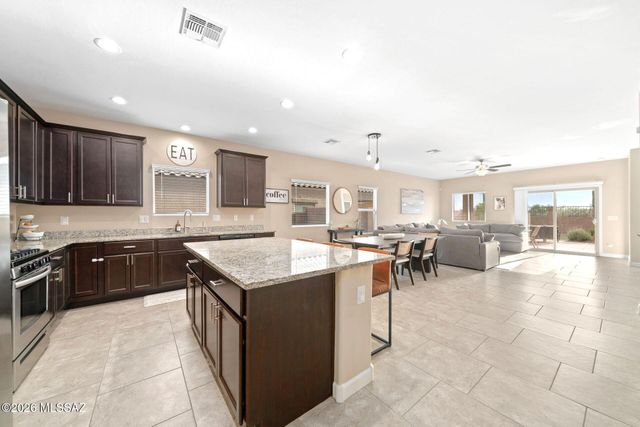 8633 N Egrets Rest Lane, Tucson, AZ 85742