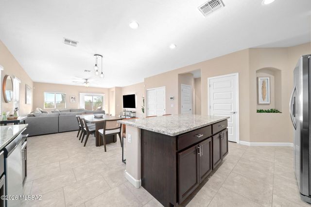 8633 N Egrets Rest Lane, Tucson, AZ 85742