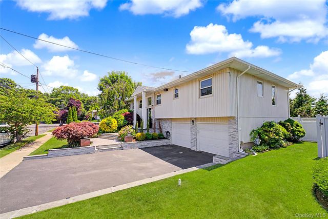 20 Russell Park Road, Syosset, NY 11791