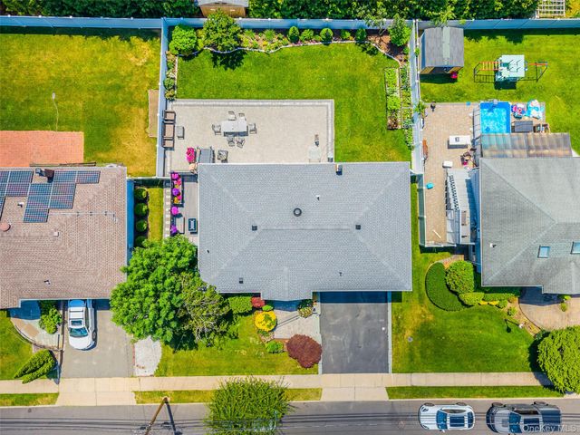 20 Russell Park Road, Syosset, NY 11791