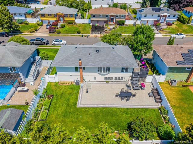 20 Russell Park Road, Syosset, NY 11791