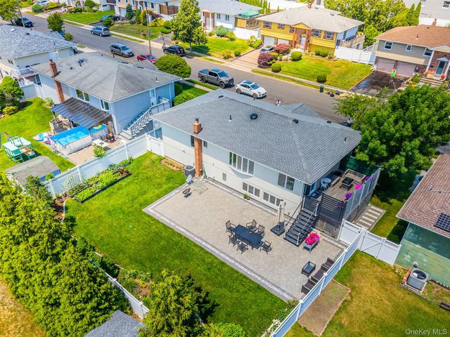 20 Russell Park Road, Syosset, NY 11791