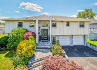 20 Russell Park Road, Syosset, NY 11791