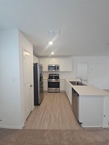 190 Sormonne LOOP, Kyle, TX 78640