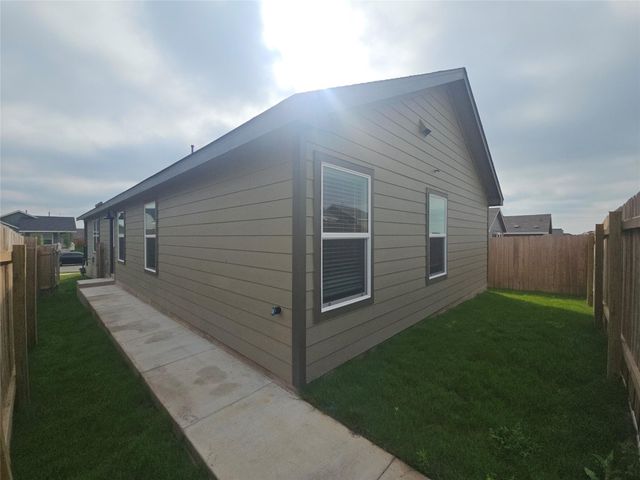 190 Sormonne LOOP, Kyle, TX 78640