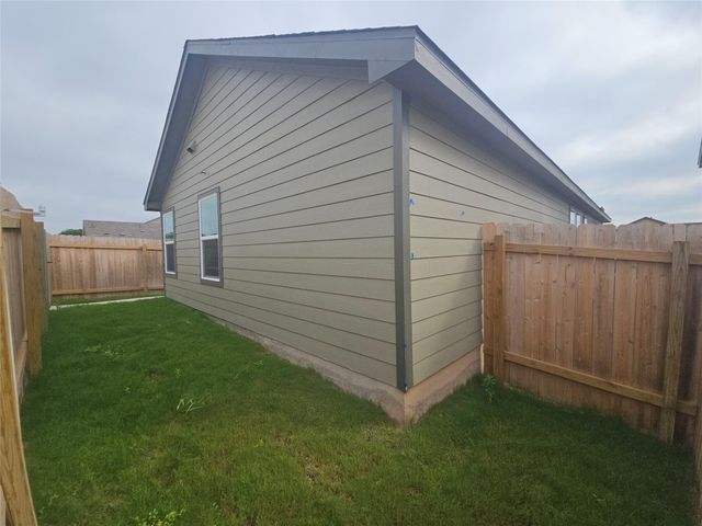190 Sormonne LOOP, Kyle, TX 78640