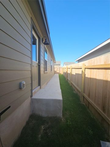 190 Sormonne LOOP, Kyle, TX 78640