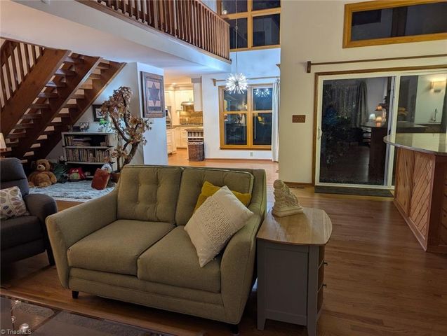 4220 Hollowoak Court, Winston-salem, NC 27104