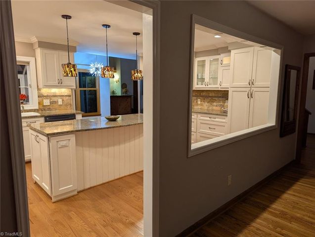 4220 Hollowoak Court, Winston-salem, NC 27104