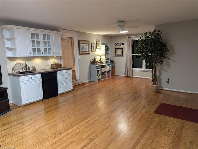 4220 Hollowoak Court, Winston-salem, NC 27104
