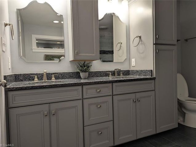 4220 Hollowoak Court, Winston-salem, NC 27104