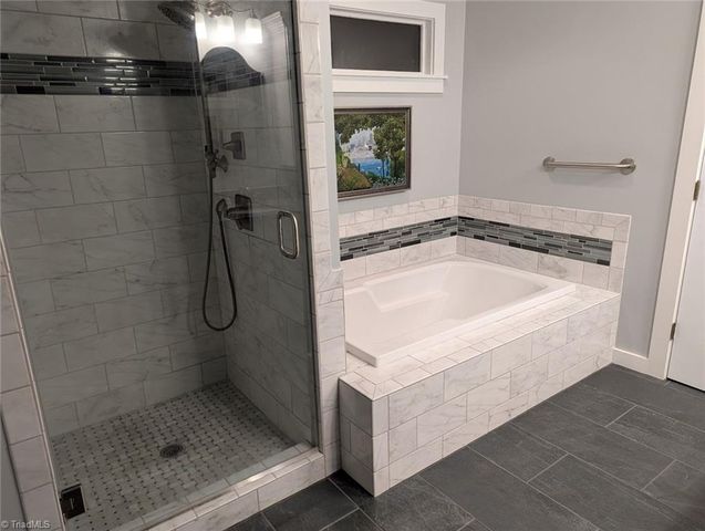 4220 Hollowoak Court, Winston-salem, NC 27104