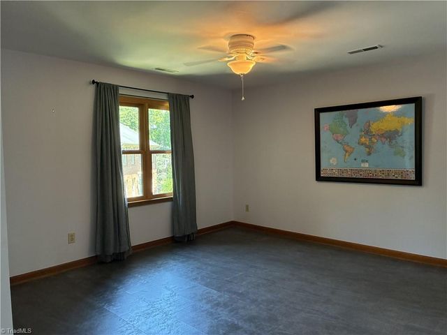 4220 Hollowoak Court, Winston-salem, NC 27104
