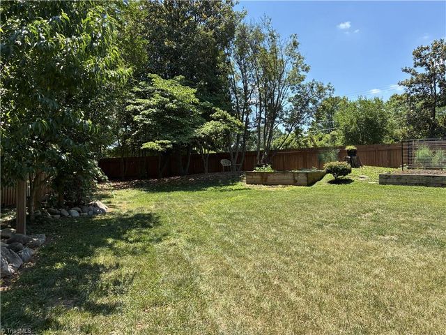 4220 Hollowoak Court, Winston-salem, NC 27104