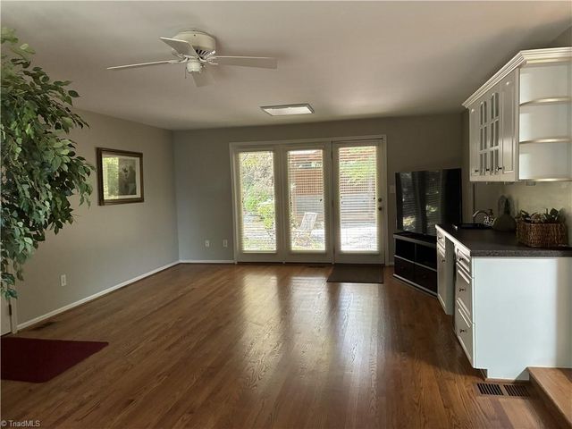 4220 Hollowoak Court, Winston-salem, NC 27104