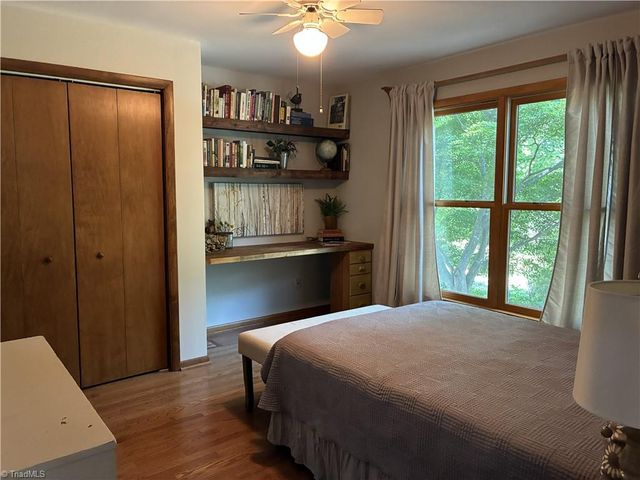 4220 Hollowoak Court, Winston-salem, NC 27104
