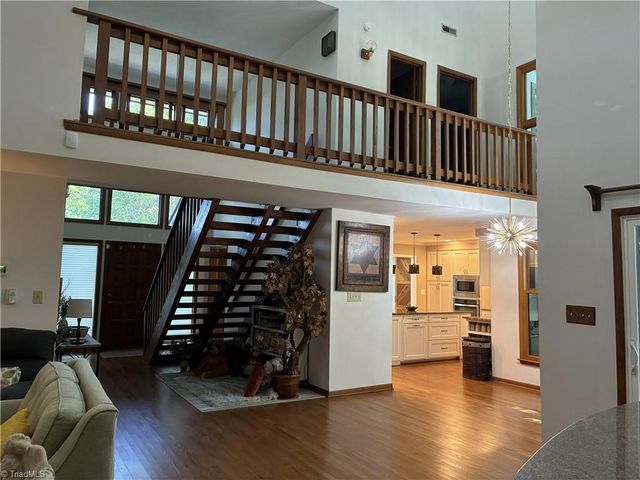 4220 Hollowoak Court, Winston-salem, NC 27104