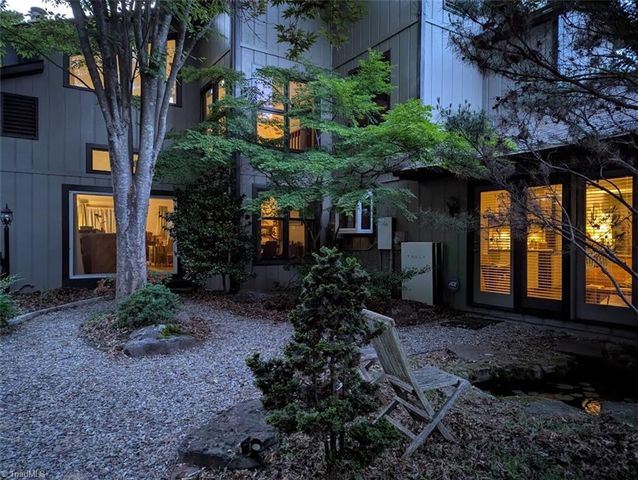 4220 Hollowoak Court, Winston-salem, NC 27104