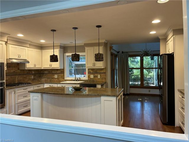 4220 Hollowoak Court, Winston-salem, NC 27104