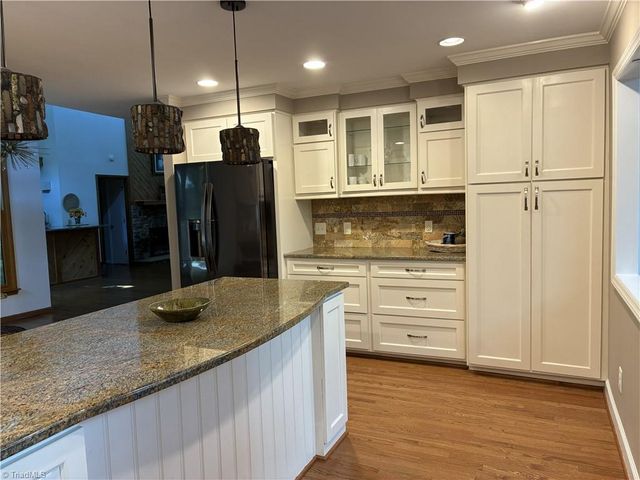 4220 Hollowoak Court, Winston-salem, NC 27104