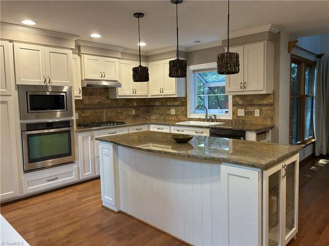 4220 Hollowoak Court, Winston-salem, NC 27104